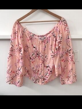 NWT Cupcakes and Cashmere Audrina Off-the-Shoulder Top